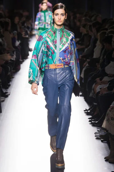 Look 29
